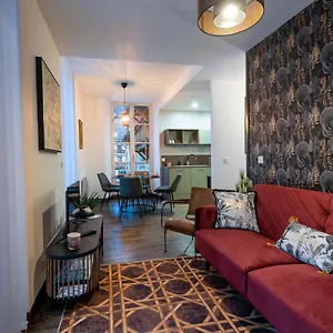 appartement-grenat-bourg-doisans.hotels-rhonealpes.com/